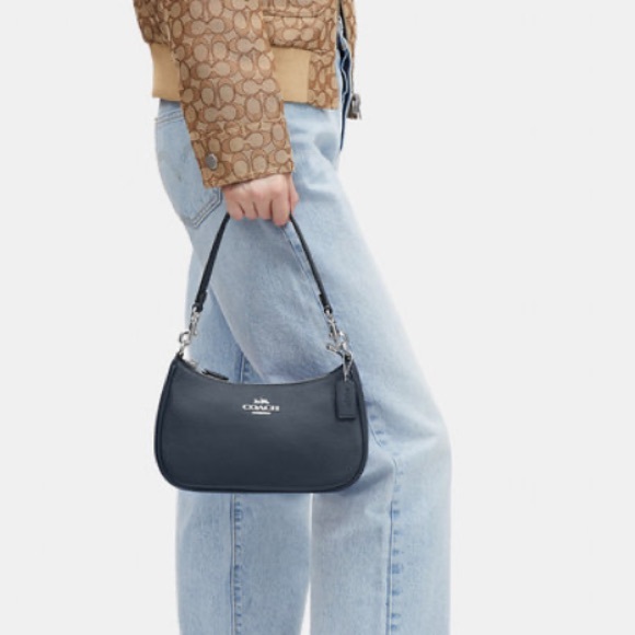 New: Coach Teri Shoulder Bag. Leather w Optional Shoulder Strap - Picture 6 of 16